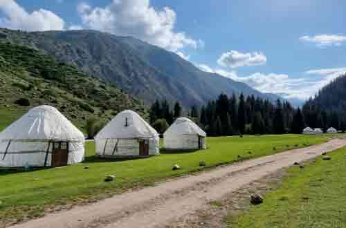 seven-bulls-rock-jeti-oguzz-issyk-kul-kyrgyzstan