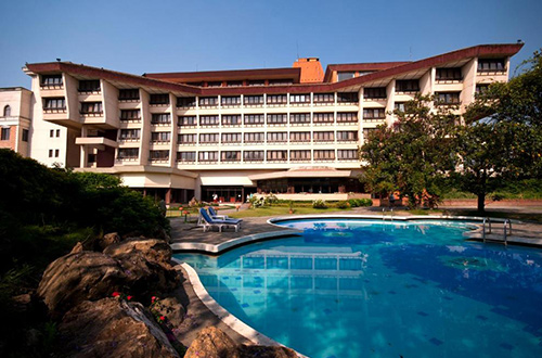 hotel-yak-and-yeti-exterior-pool