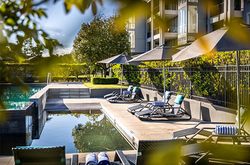 hilton-lake-taupo-new-zealand-outdoor-pool