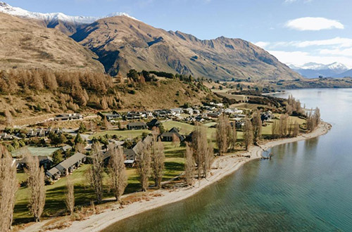 edgewater-resort-hotel-lake-wanaka-exterior