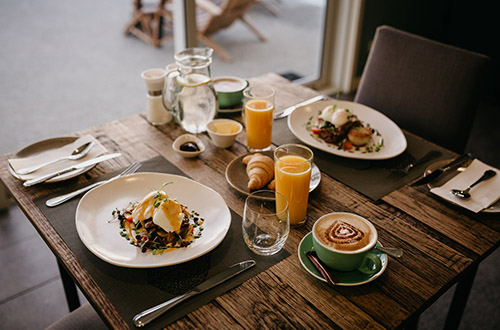 lakestone-lodge-breakfast