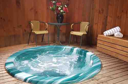 distinction-te-anau-hotel-villas-fiordland-new-zealand-spa-pool