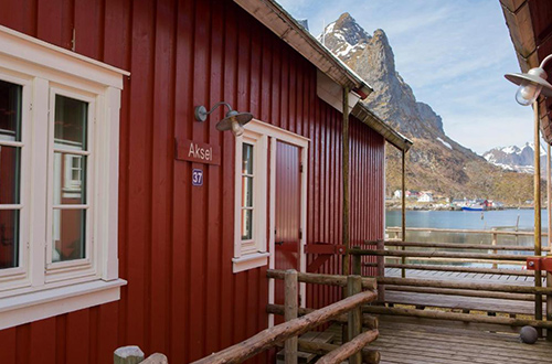 reine-rorbuer-exterior-cabin