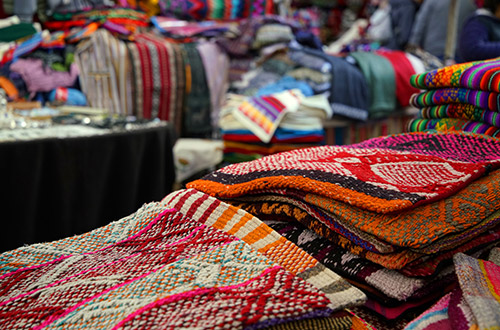 pisac-peru-colourful-market