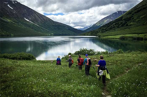 kenai-fjords-national-park-seward-alaska-usa-hikers