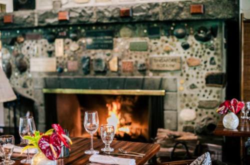 big-island-hawaii-kilauea-lodge-wine-fireplace