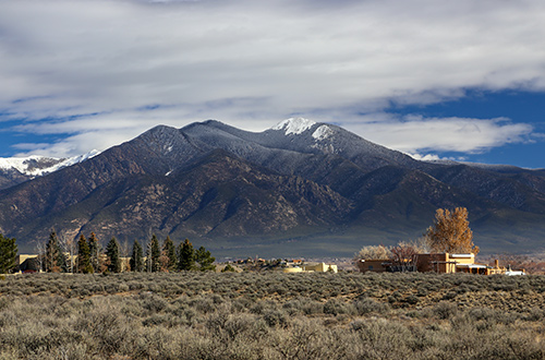 sante-fe-new-mexico-usa-sangre-de-cristo-taos