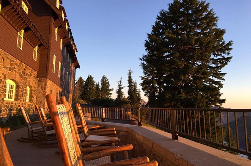 crater-lake-lodge-deck