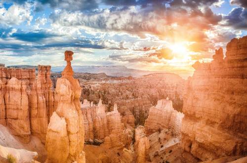 hoodoos-bryce-canyon-national-park-sunrise-usa