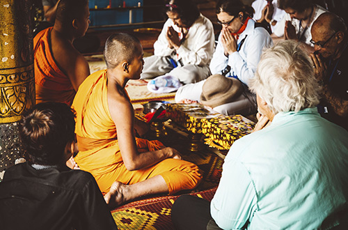 wathanchey-temple-monks