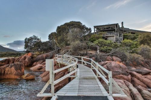 grand-tasmania-discovery-air-tour-10d9n-freycinet-lodge-exterior