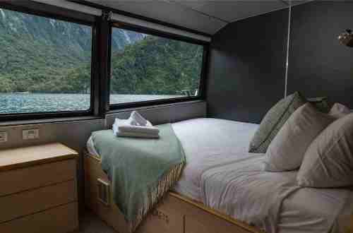 fiordland-jewel-deluxe-king-cabin-new-zealand