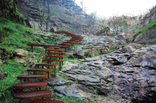 Grampians-Peaks-Trail-hike-MacKenzie-Falls-steel-steps