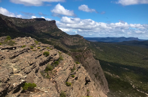 Grampians-peaks-trail-walk-cliffs