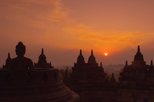 bali-beyond-hiking-ultimate-luxury-amanjiwo-Dawn-at-Borobudur-onlyluxe