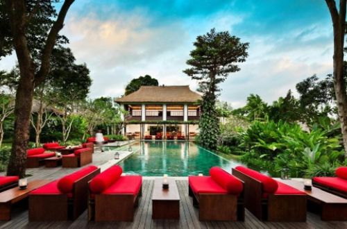 indonesia-tour-bali-walk-cycling-rafting-como-uma-ubud-pool