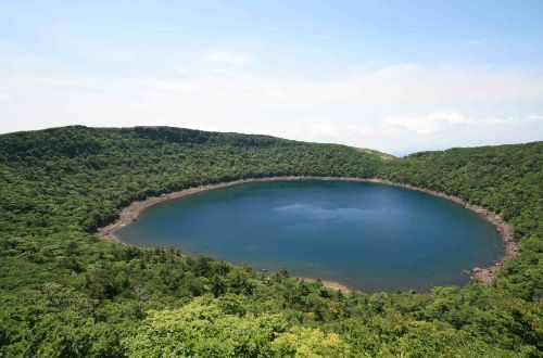 japan-luxury-walk-kyushu-onamiike-lake