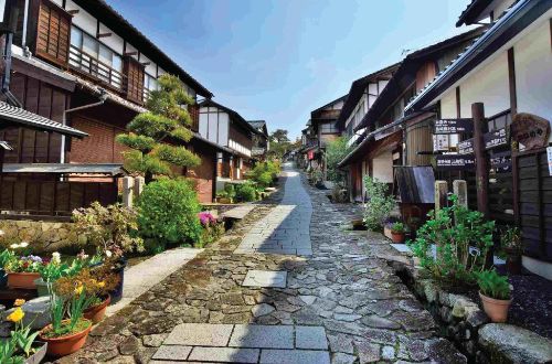 japan-walk-nakasendo-trail-walking-post-town