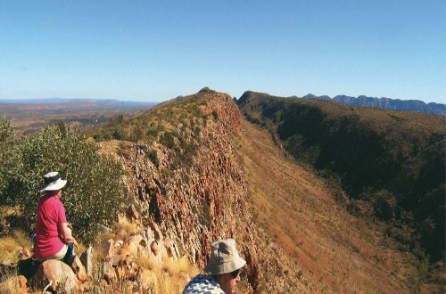 trek-larapinta-trail-challenger-larapinta-trekking-alice-springs-australia