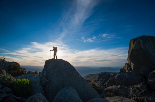 victorian-alps-high-country-australia-mount-buffalo-summit-peak-hiker-view-top