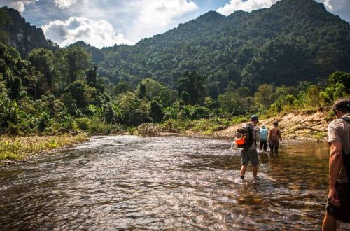 vietnam-walk-rao-nan-river-