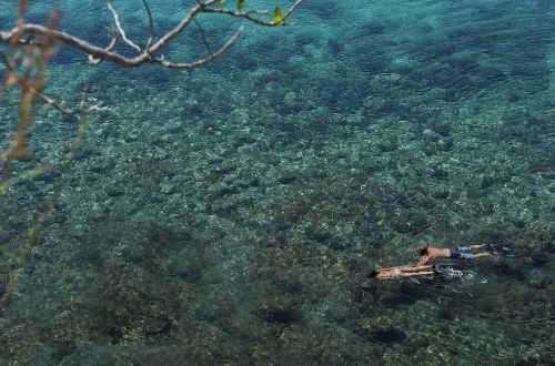 luxury-indonesia-raja-ampat-alila-purnama-holiday-snorkeling-