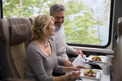 silverleaf-service-onboard-breakfast-canadian-rockies-banff-national-park-canada-rocky-mountaineer-rail