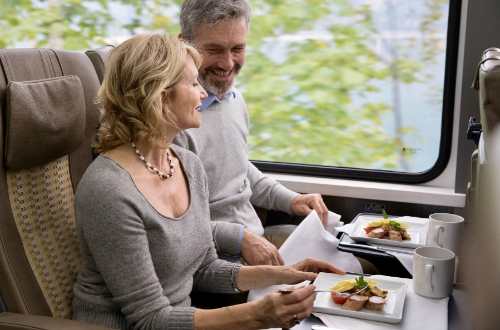 silverleaf-service-onboard-breakfast-canadian-rockies-jasper-national-park-canada-rocky-mountaineer-rail