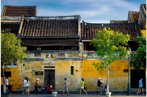 luxury-cycling-ho-chi-minh-city-vietnam-locals-scene